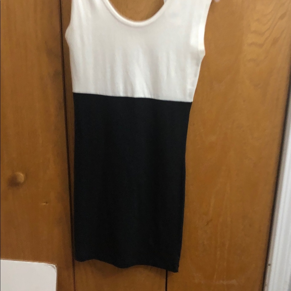 Poof! Black and White Sleeveless Midi Sheath Dress Size Medium